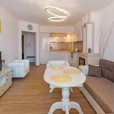 Apartmán Luxury Svetlana In Rose Garden, Pomorie